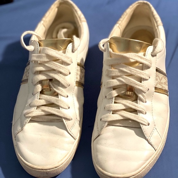 Pre own shoes - Picture 1 of 4